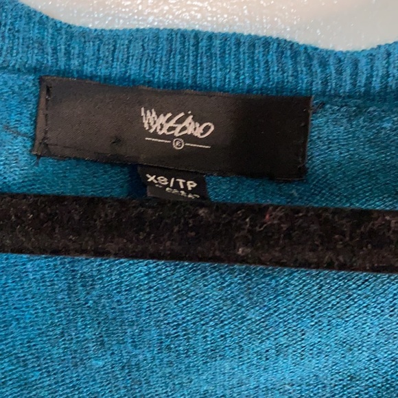 Teal v-neck sweater! - Picture 2 of 3
